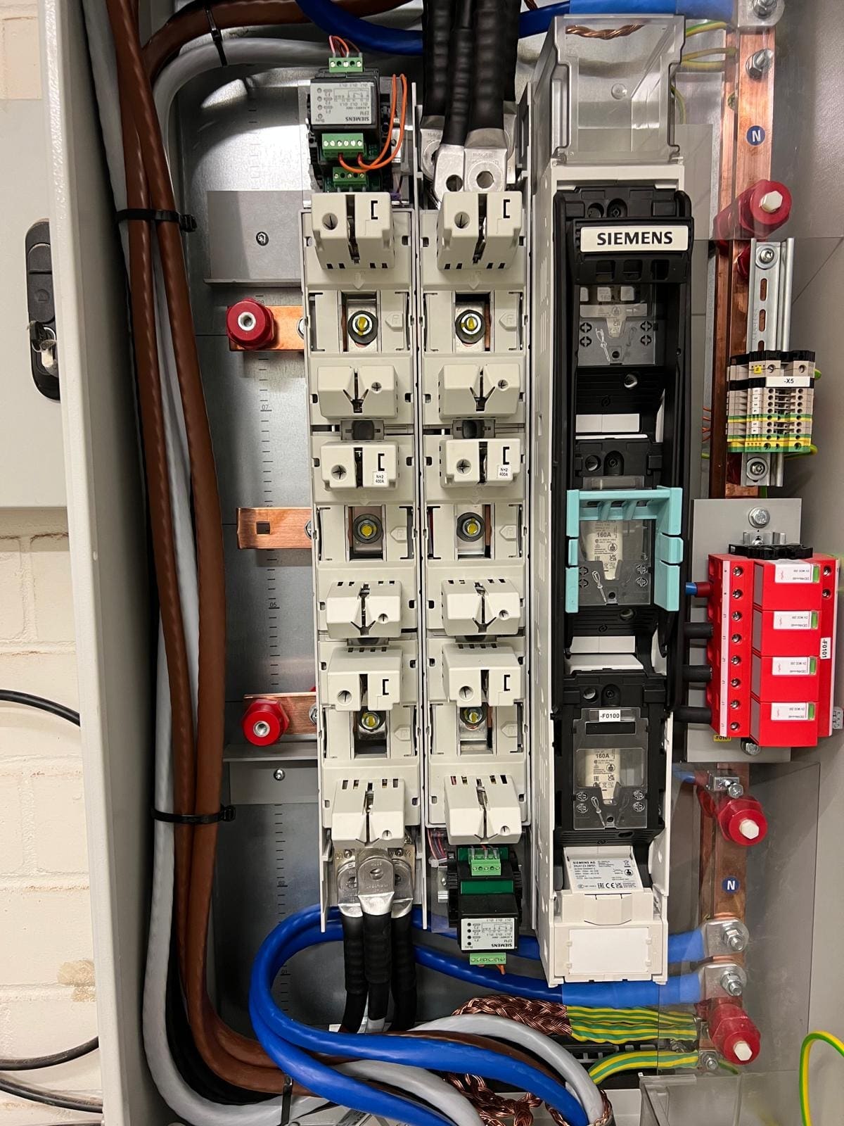 Sub-distribution board with NH fuse strips, fuse switch disconnector and four-pole surge arrester